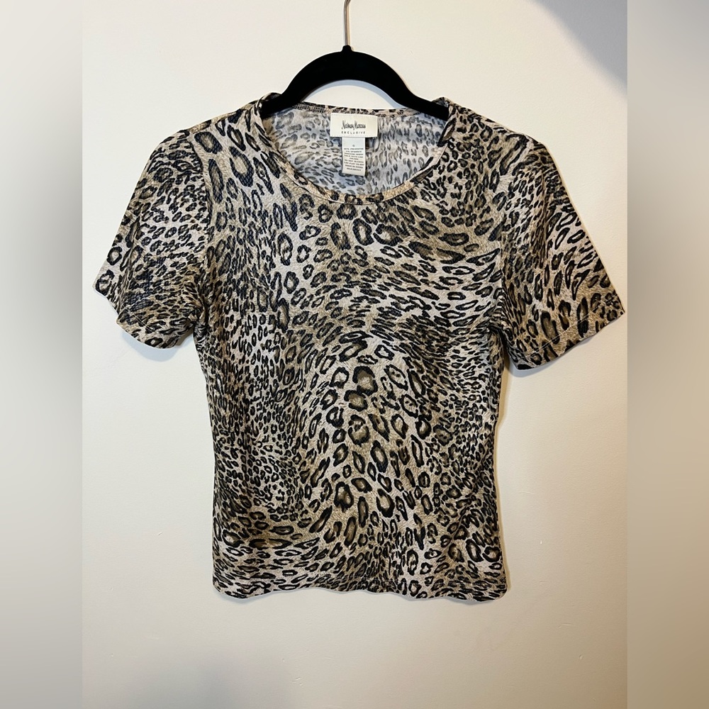 Neiman Marcus Exclusive leopard print top - Size: small